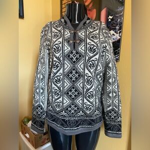 Women’s 100% Wool Sweater ( Medium )